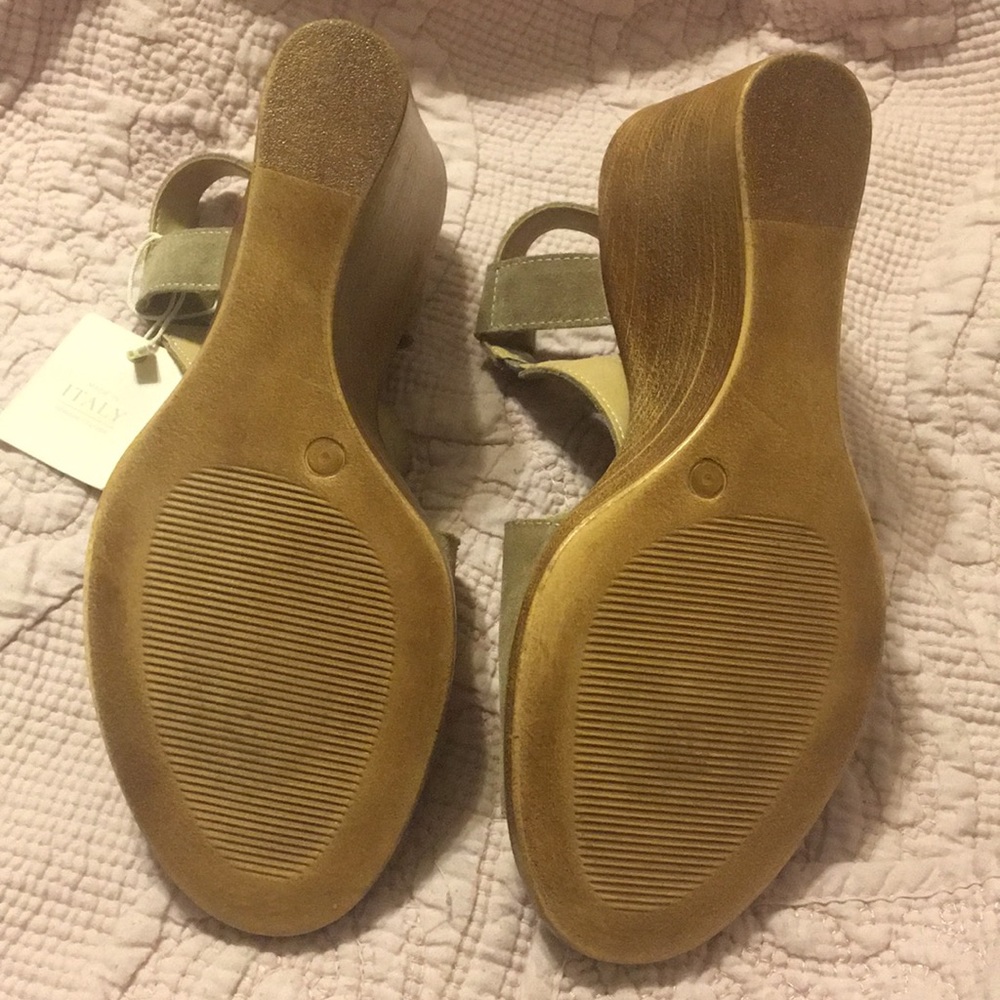 NWT taupe wedge sandals - Picture 3 of 6